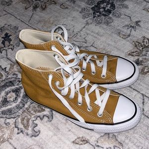 Burnt honey converse